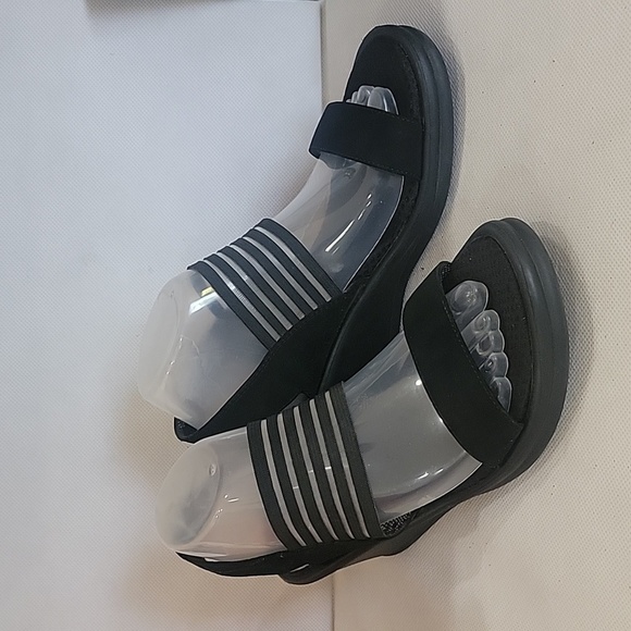 SKECHERS‎ CALI RAMBLER MEMORY FOAM BLACK WEDGE HEEL SANDALS (sz 9) - Picture 1 of 9